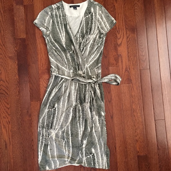 Banana Republic Off-white & Black Wrap Dress - Picture 1 of 4